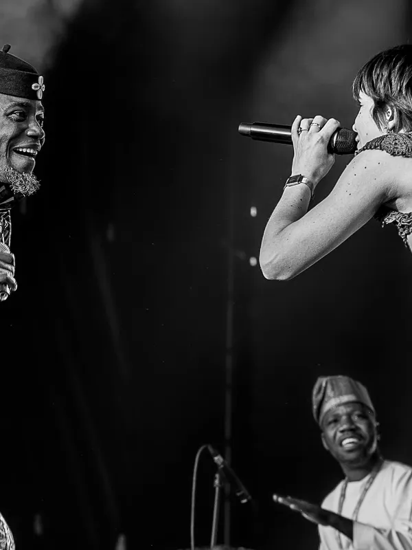 Yewhe Yeton en duo sur scène